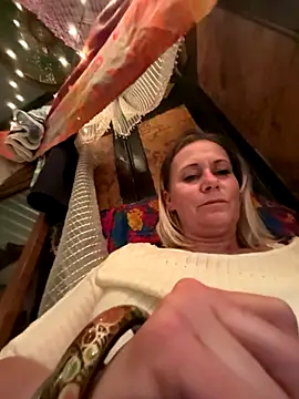 SummerBlueMoon online show from October 2025 06:03:01 AM