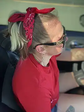 SummerBlueMoon online show from October 2025 07:15:01 PM