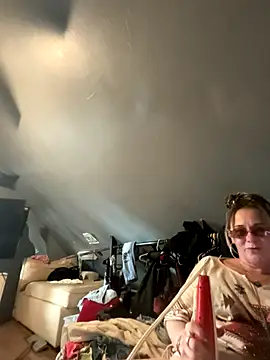 SummerBlueMoon online show from November 2025 09:31:01 PM