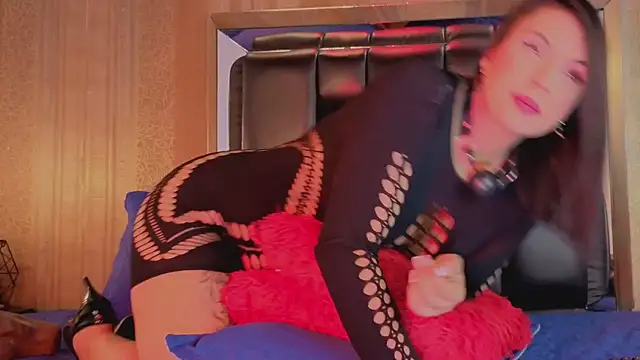 MishaKinki online show from November 2025 07:28:01 PM