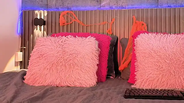 MishaKinki online show from October 2025 07:36:01 PM