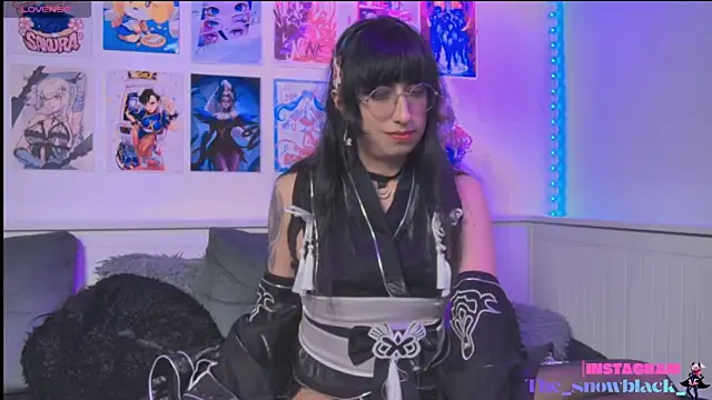 Snapshot of snowblack_ chatting on May 2026 06:04:02 PM snowblack online show from May 2026 06:04:02 PM