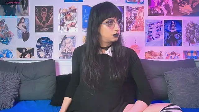 snowblack  online show from November 2025 04:56:02 PM