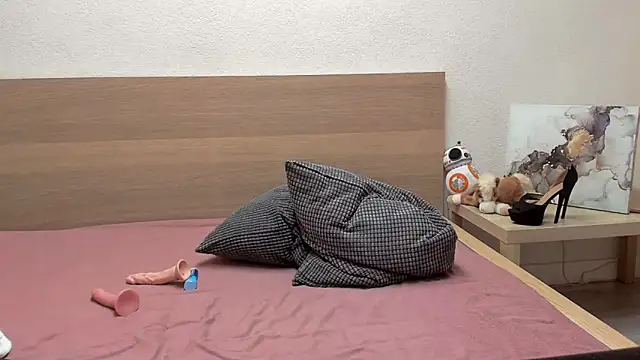 ZoeKhalifa online show from October 2025 01:00:01 PM