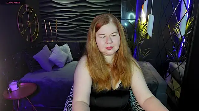 Snapshot of Mrs_Emilia chatting on December 2024 12:44:01 AM Mrs Emilia online show from December 2024 12:44:01 AM