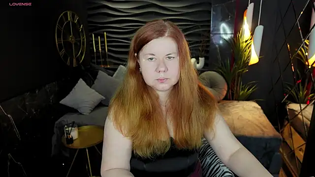 Snapshot of Mrs_Emilia chatting on December 2024 09:29:02 PM Mrs Emilia online show from December 2024 09:29:02 PM