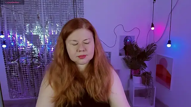 Snapshot of Mrs_Emilia chatting on December 2024 05:04:01 PM Mrs Emilia online show from December 2024 05:04:01 PM