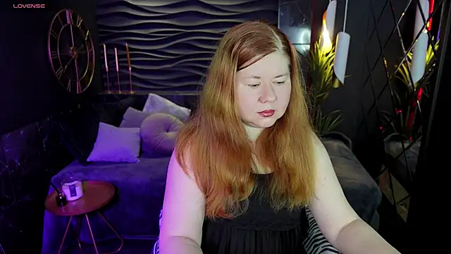 Snapshot of Mrs_Emilia chatting on December 2024 09:31:02 PM Mrs Emilia online show from December 2024 09:31:02 PM