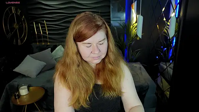 Snapshot of Mrs_Emilia chatting on December 2024 09:22:02 PM Mrs Emilia online show from December 2024 09:22:02 PM