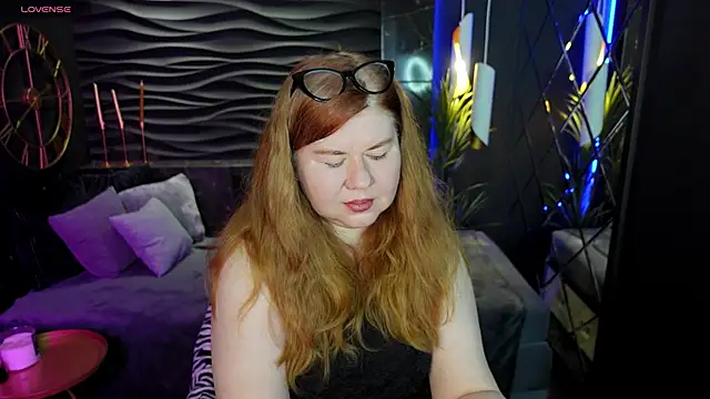 Snapshot of Mrs_Emilia chatting on December 2024 02:43:01 AM Mrs Emilia online show from December 2024 02:43:01 AM