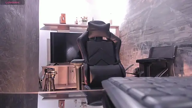 LunaBaker-1 online show from November 2025 08:09:01 PM