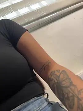 LunaBaker-1 online show from November 2025 08:35:01 PM