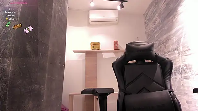 LunaBaker-1 online show from October 2025 09:15:01 PM