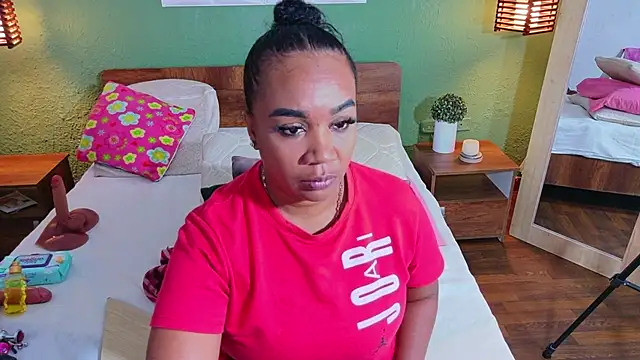 Snapshot of dannaahbrown chatting on June 2026 06:51:01 PM dannaahbrown online show from June 2026 06:51:01 PM