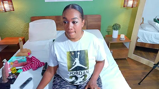Snapshot of dannaahbrown chatting on September 2025 08:01:02 PM dannaahbrown online show from September 2025 08:01:02 PM