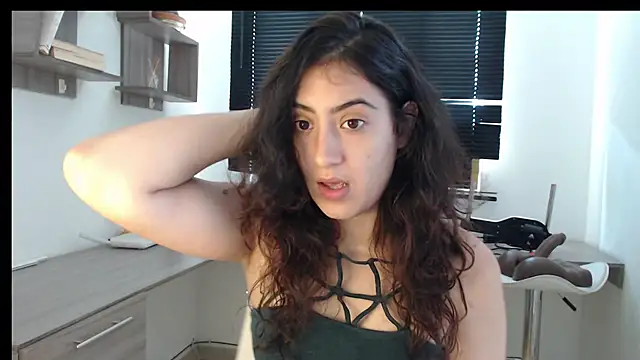 MIYESSI online show from September 2025 04:18:01 PM