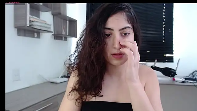 MIYESSI online show from March 2025 05:34:02 PM