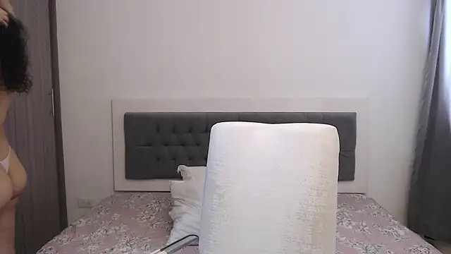 MIYESSI online show from October 2025 05:55:02 PM