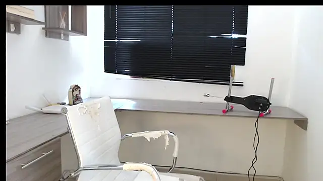 MIYESSI online show from September 2025 04:39:01 PM