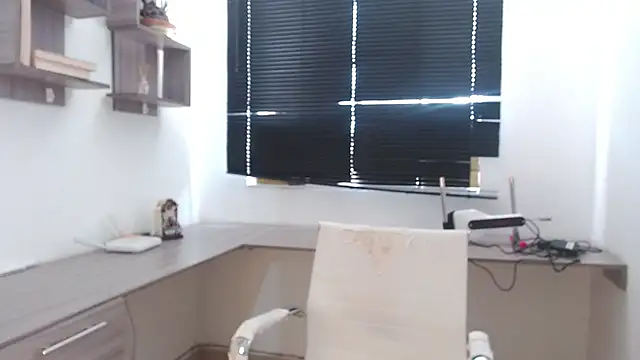 MIYESSI online show from September 2025 06:54:02 PM