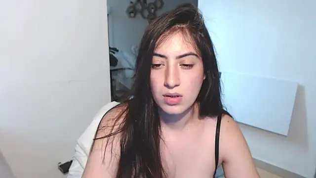 MIYESSI online show from April 2026 07:58:02 PM