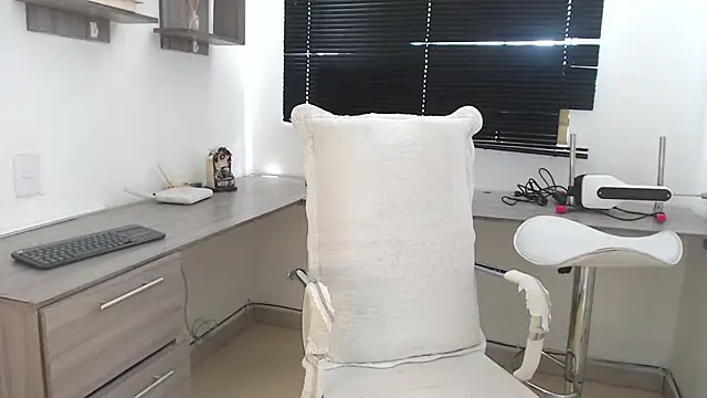 MIYESSI online show from September 2025 06:47:01 PM