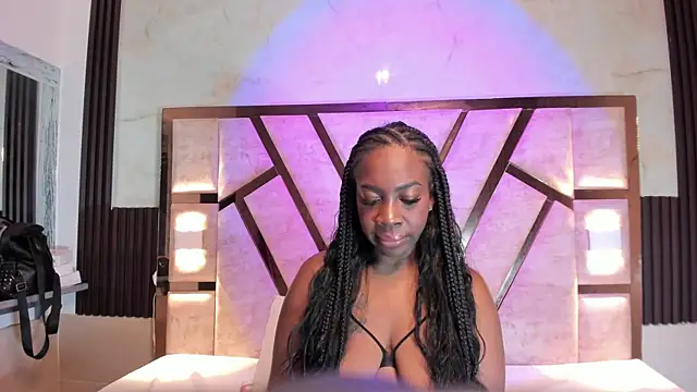 Athenea Mills online show from January 2026 06:33:01 PM