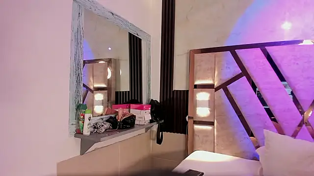 Athenea Mills online show from March 2026 07:07:01 PM