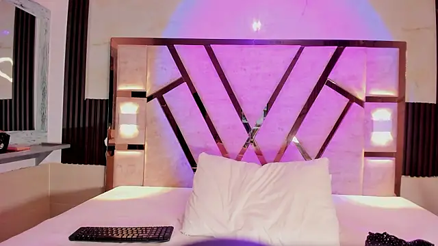 Athenea Mills online show from March 2026 06:48:01 PM