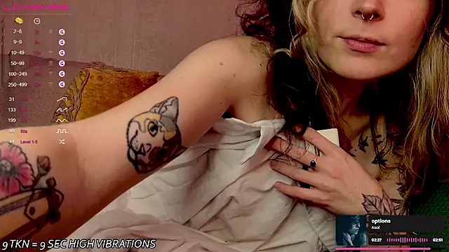 IttyKitty online show from October 2025 10:19:01 PM