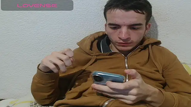 Tombgy07 online show from December 2025 05:58:02 PM