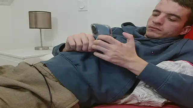 Tombgy07 online show from November 2025 08:20:02 PM