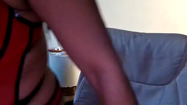 Snapshot of YasmineMinaj chatting on December 2025 04:32:02 PM YasmineMinaj online show from December 2025 04:32:02 PM