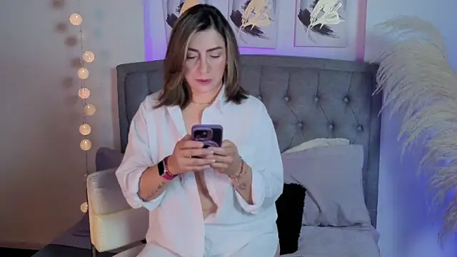 Isabella lt online show from September 2025 11:27:01 AM