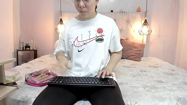 Snapshot of SakuraLee_ chatting on October 2025 01:52:01 PM SakuraLee online show from October 2025 01:52:01 PM