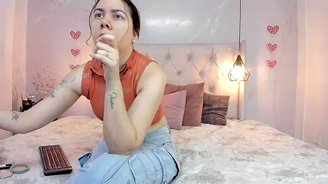 Snapshot of SakuraLee_ chatting on April 2026 01:48:02 PM SakuraLee online show from April 2026 01:48:02 PM