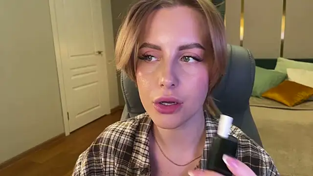 anita blairr online show from April 2026 01:02:02 AM