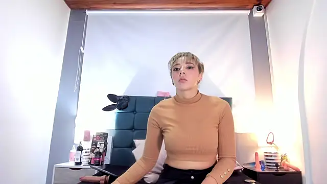 charlott lens online show from September 2025 02:56:02 PM