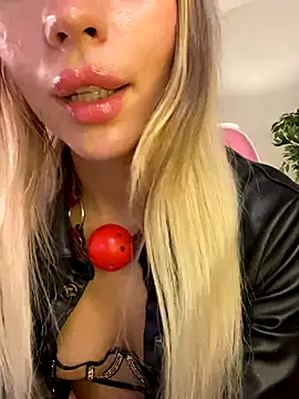 KittyKatyDream online show from December 2025 03:00:02 PM