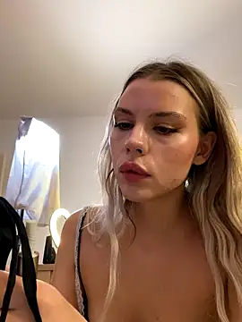 KittyKatyDream online show from November 2025 02:32:02 PM