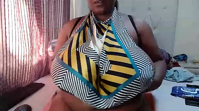 Snapshot of CHOCOLATEDARKBUSTYX chatting on April 2026 02:23:01 PM CHOCOLATEDARKBUSTYX online show from April 2026 02:23:01 PM