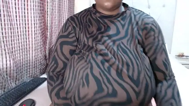 Snapshot of CHOCOLATEDARKBUSTYX chatting on April 2026 06:15:01 AM CHOCOLATEDARKBUSTYX online show from April 2026 06:15:01 AM