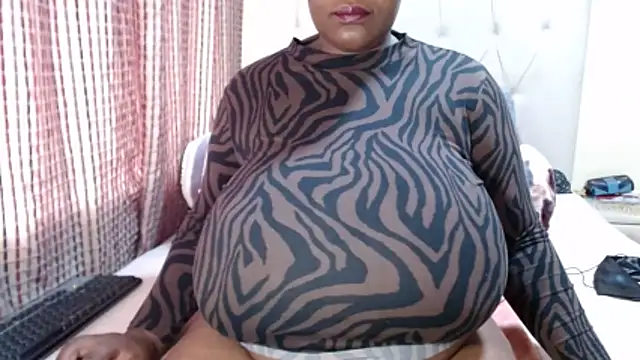 Snapshot of CHOCOLATEDARKBUSTYX chatting on April 2026 10:29:01 AM CHOCOLATEDARKBUSTYX online show from April 2026 10:29:01 AM