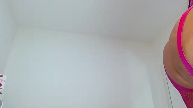 Snapshot of sashacreamy_ chatting on November 2025 05:41:02 AM sashacreamy online show from November 2025 05:41:02 AM