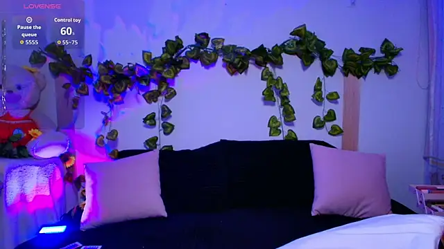 tati cardenas online show from November 2025 05:00:02 AM