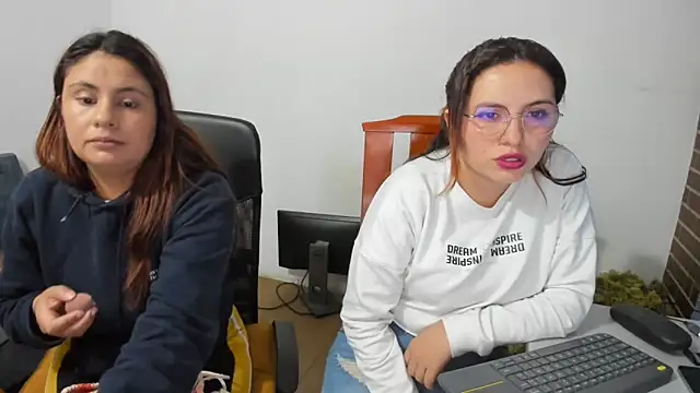 Snapshot of _girls_on_fire_ chatting on March 2025 11:43:02 PM girls on fire online show from March 2025 11:43:02 PM