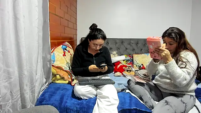  girls on fire  online show from December 2025 11:05:01 PM