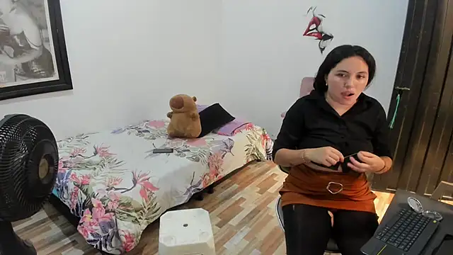  girls on fire  online show from November 2025 07:50:02 PM