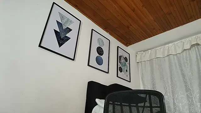 sam her online show from December 2025 01:00:01 AM