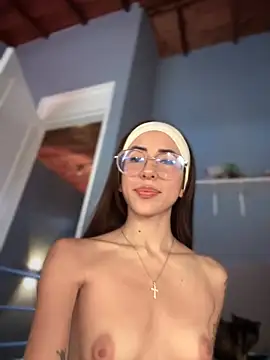 Snapshot of lauravasquez chatting on October 2025 07:34:02 PM lauravasquez online show from October 2025 07:34:02 PM